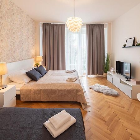 Luxury Apartment In Prime Location Prague Exterior photo