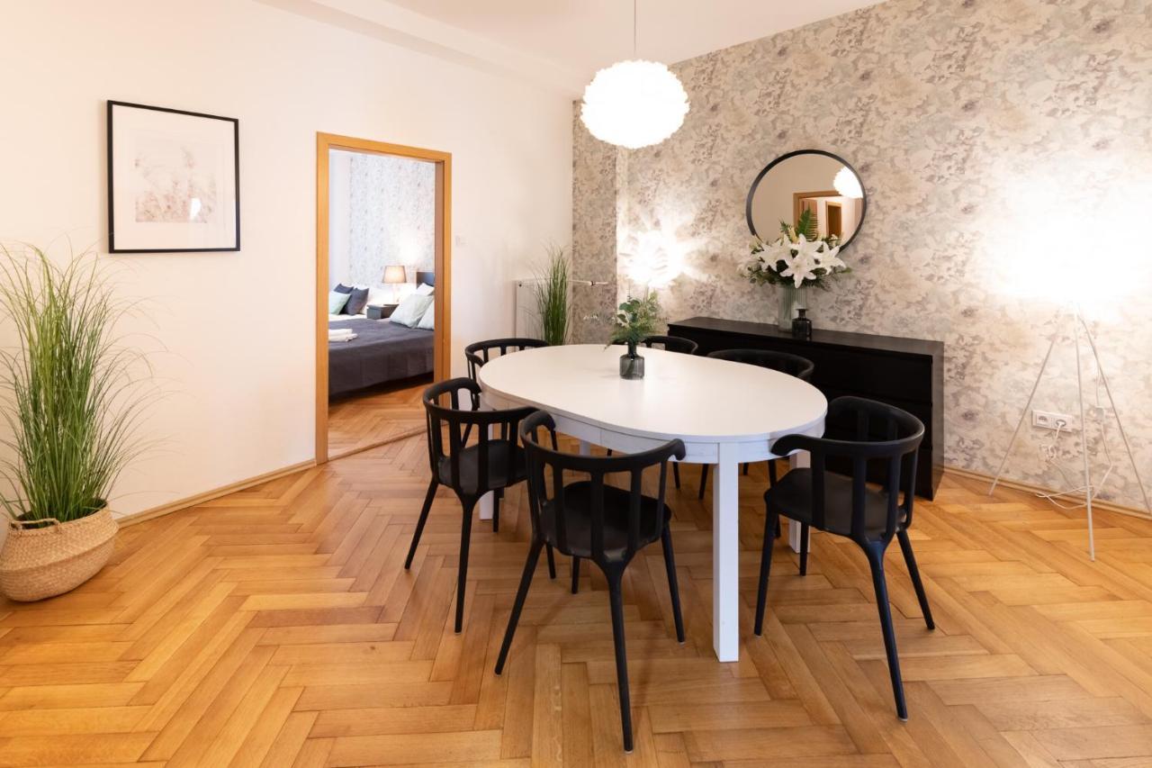 Luxury Apartment In Prime Location Prague Exterior photo