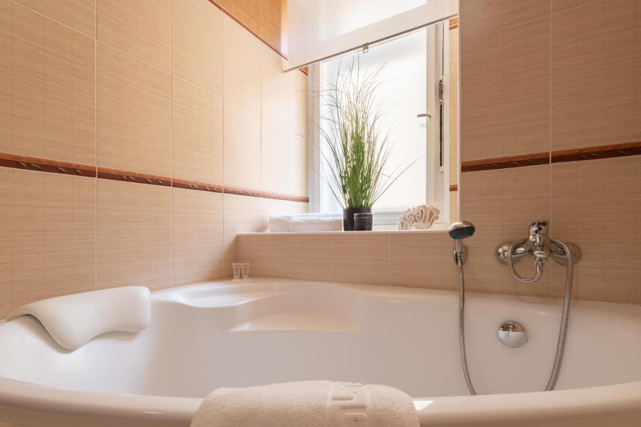 Luxury Apartment In Prime Location Prague Exterior photo